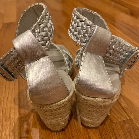 Stuart Weitzman Girls Wedge Sandal - Picture 6 of 7